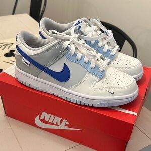 Nike White and Blue Low-Top Sneakers